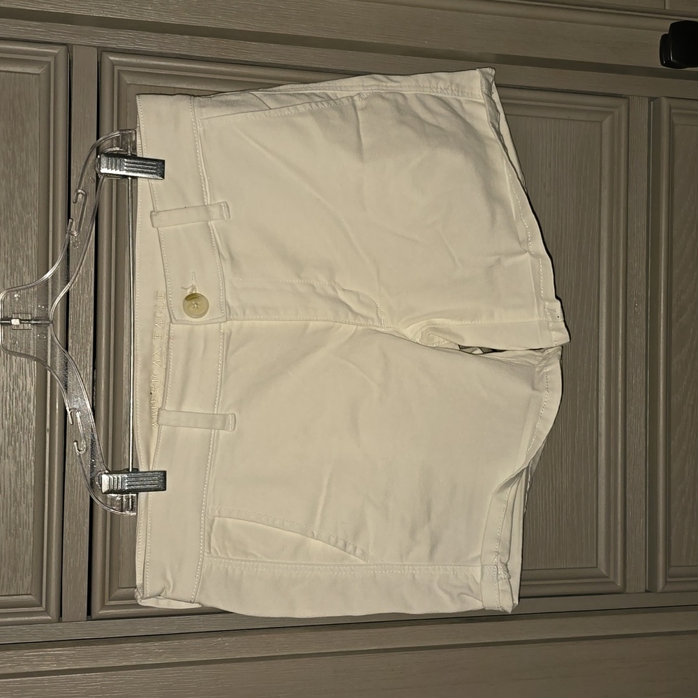 Womens American Eaglesuper stretch white shorts size 8